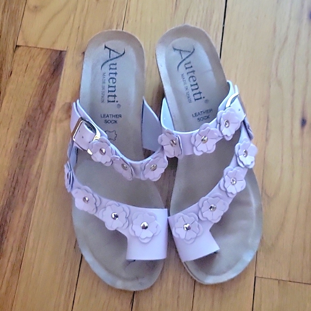 Pink leather flower sandals